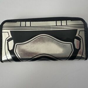 Star Wars Loungefly Wallet Captain Phasma Metallic Chrome Sci-Fi Zip‎